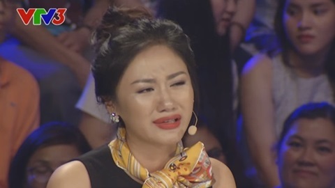 Văn Mai Hương khóc nức nở trên truyền hình
