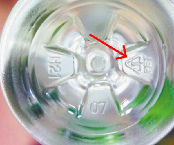 Dãy số bí ẩn dưới đáy chai nhựa: 95% người dùng không biết