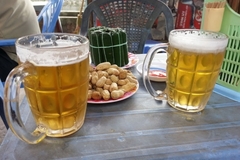 Bia Ha Nội Trăm Thương Binh Vay Trụ Sở Habeco Bao Cao Gấp Len