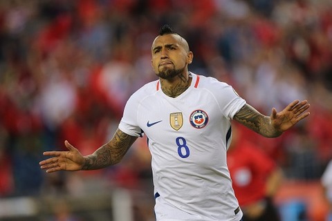 Người hùng Vidal mang 3 điểm về cho Chile