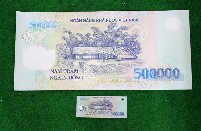 Tờ tiền 500.000 đồng kích thước khủng giá 5 triệu ở Sài Gòn