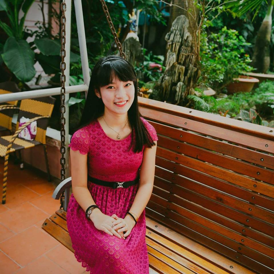 nữ sinh nhại 7 thứ tiếng, Trần Khánh Vy, THPT chuyên Phan Bội Châu, nữ sinh Nghệ An