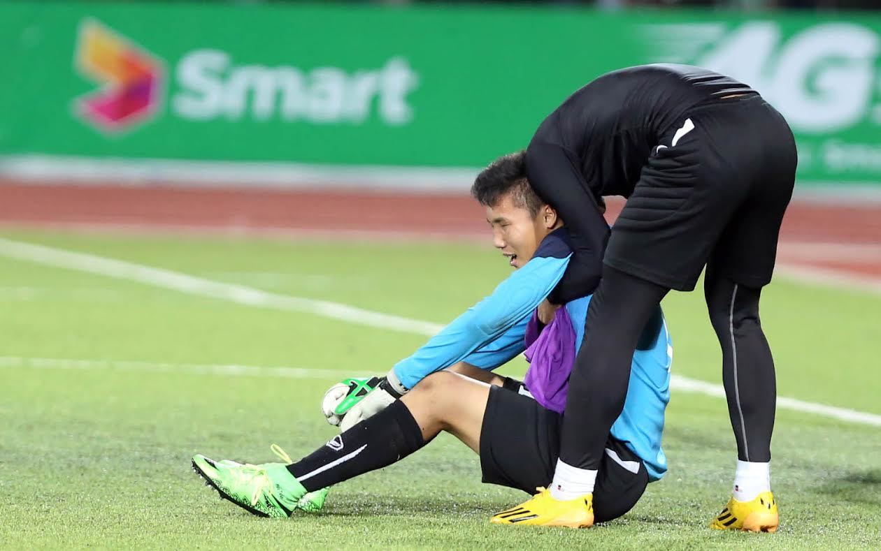 U16 Việt Nam, U16 Australia, cầu thủ U16 Việt Nam khóc nức nở, xin lỗi người hâm mộ