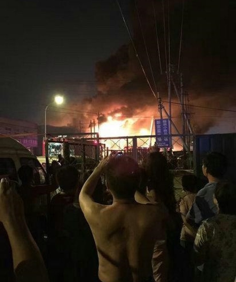 Cháy chợ khủng khiếp giữa Bắc Kinh