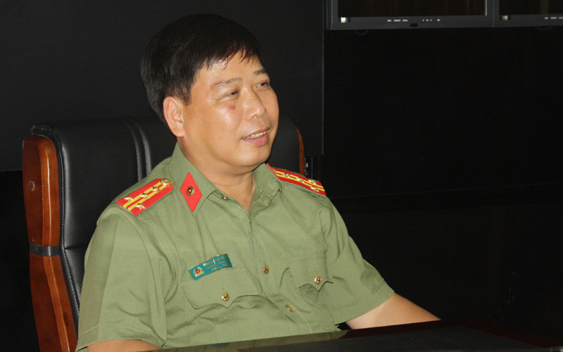 Đại tá Phạm Gia Chiến, Chánh văn phòng Công an tỉnh Lào Cai trao đổi về tình hình gây xôn xao dư luận trên địa bàn