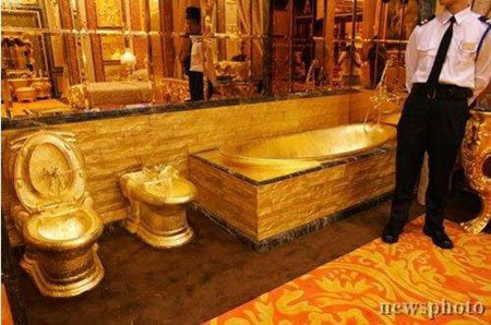 bồn cầu vàng, bệ xí vàng, toilet vàng, nhà tắm vàng, bồn cầu vàng, bệ xí vàng, toilet vàng, nhà tắm vàng,