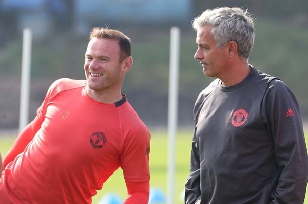 Mourinho huỵch toẹt chuyện 'phế' Rooney