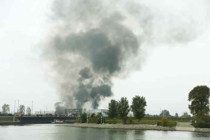 Nổ nhà máy hóa chất, Đức, ô nhiễm, cháy nổ