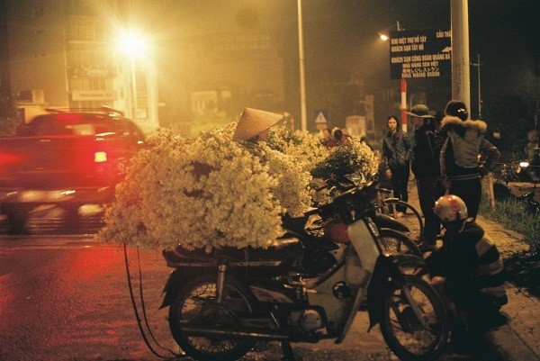 Chợ hoa Quảng Bá - một Hà Nội khác biệt về đêm