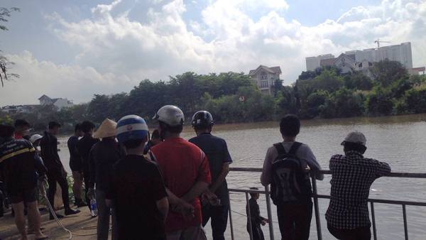 Tìm thấy người mẹ ôm 2 con nhảy sông tự tử ở Sài Gòn - Ảnh 1.