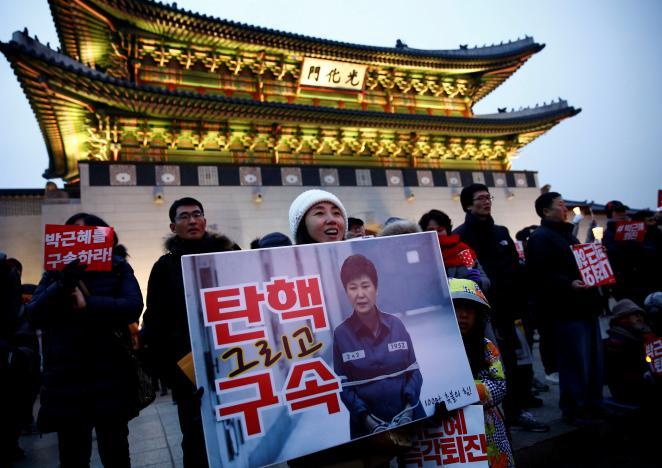 'Biển người' biểu tình phản đối Tổng thống Hàn Quốc