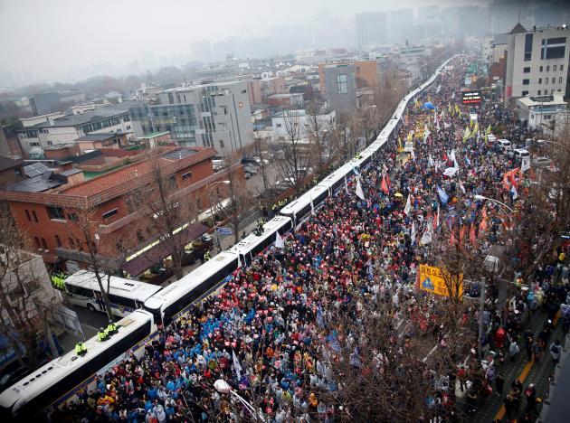'Biển người' biểu tình phản đối Tổng thống Hàn Quốc