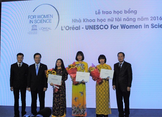 Vinh danh 5 nhà khoa học nữ xuất sắc Việt Nam năm 2016