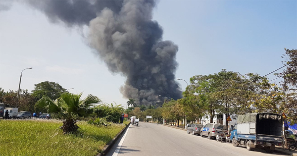 Hà Nội: Cháy lớn ở khu công nghiệp Ngọc Hồi