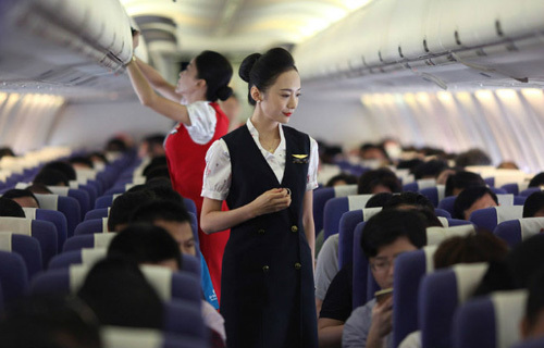 'Soi' dung nhan của nữ tiếp viên hàng không đẹp nhất thế giới