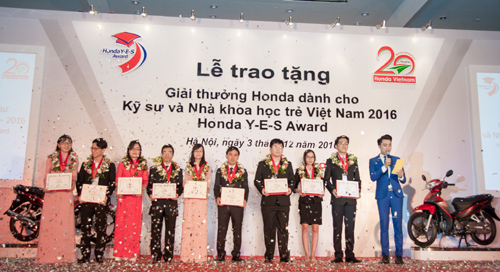 10 sinh viên xuất sắc nhận giải Honda Y-E-S 2016