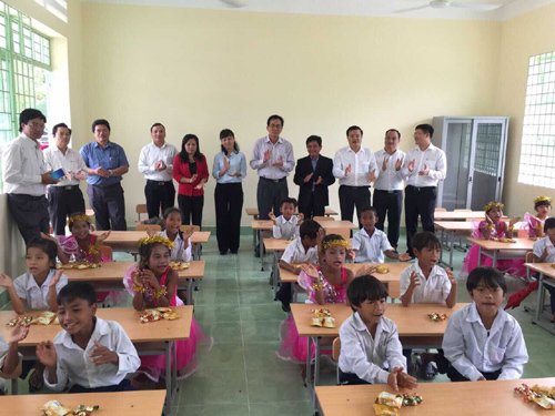 Xuân đến sớm với HS trường tiểu học huyện nghèo Ninh Thuận