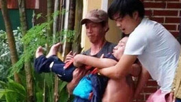 Ngáo đá mang xăng dọa đốt trụ sở Công an phường