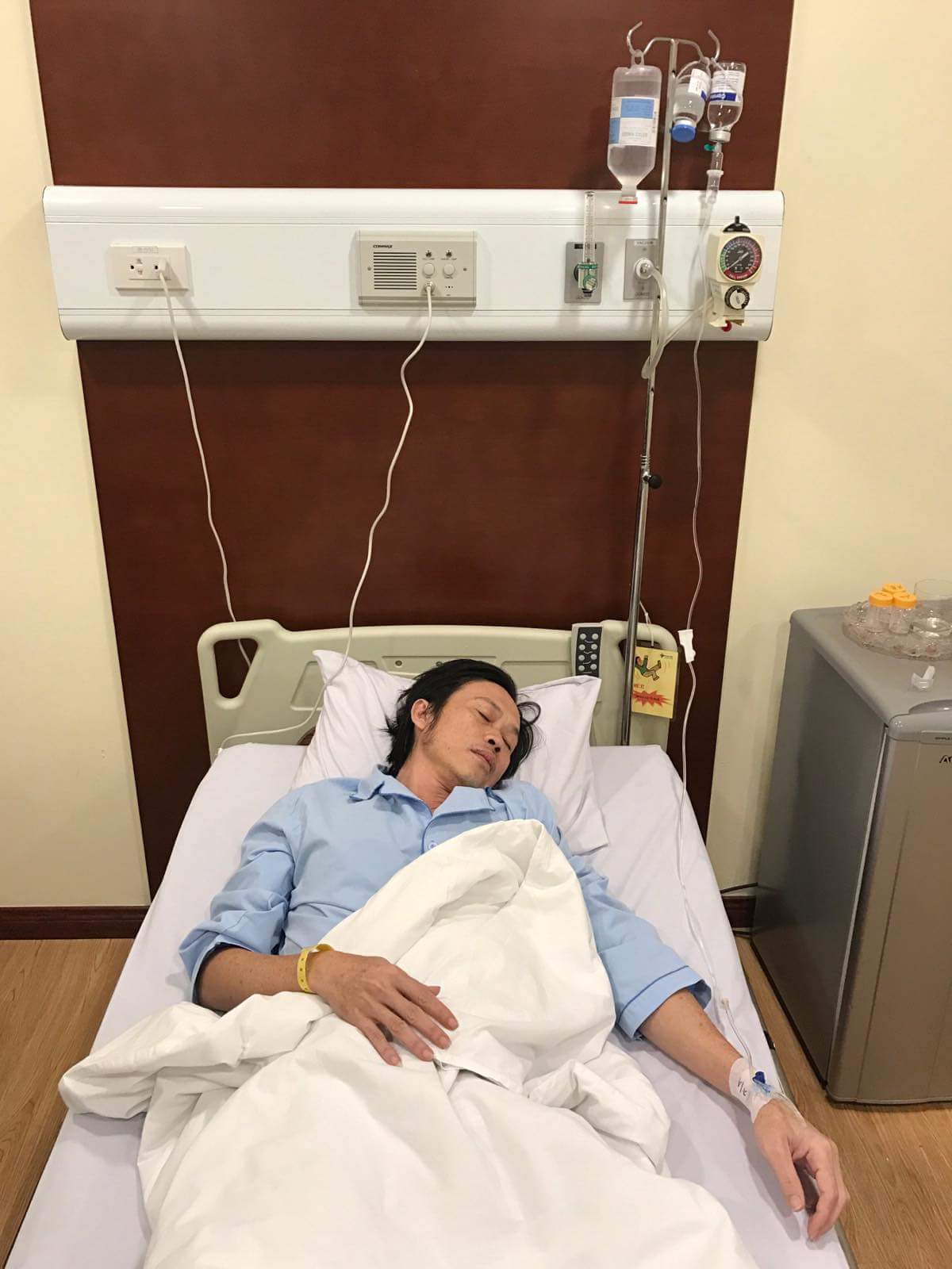 Nghệ sĩ Hoài Linh nhập viện cấp cứu,hoãn liveshow