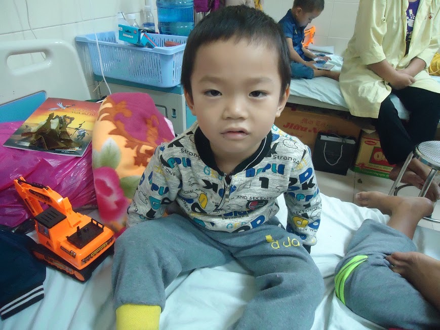 Mẹ vô sinh, con trai độc nhất mắc bệnh ung thư hiểm nghèo