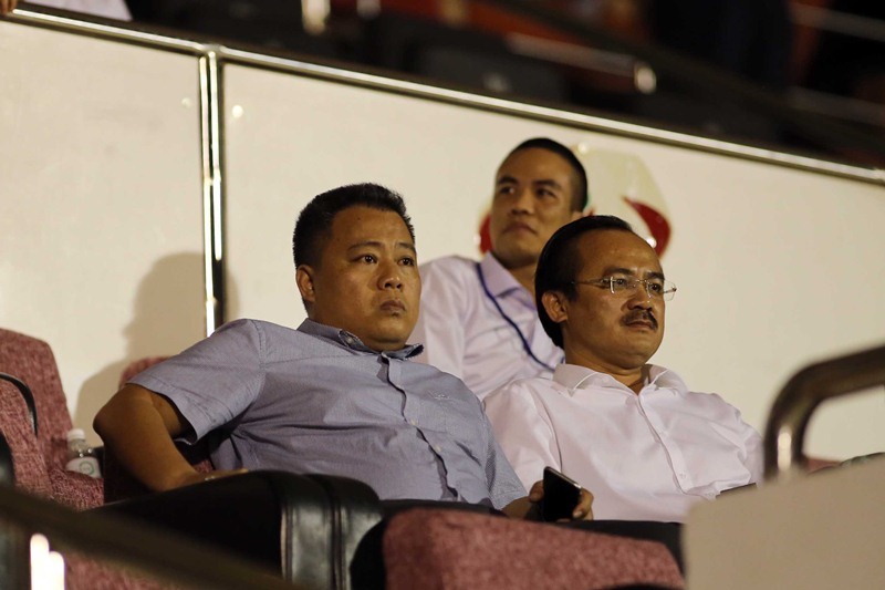 Kết quả hình ảnh cho Sự bất lực của Chủ tịch Võ Quốc Thắng và Trưởng BTC Nguyễn Minh Ngọc trên sân Thống Nhất.