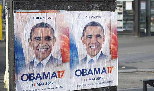 Những tấm áp phích quảng bá cho kiến nghị Obama17 được dán khắp Paris.
