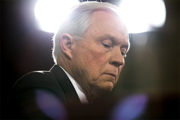 Donald Trump, bê bối, rúng động, liên lạc, Nga, đại sứ, Jeff Sessions, Tổng thống Mỹ