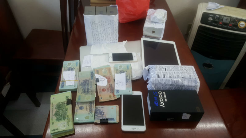 vụ trộm ở cửa hàng FPT Nguyễn Sơn, trộm điện thoại, ăn cắp điện thoại