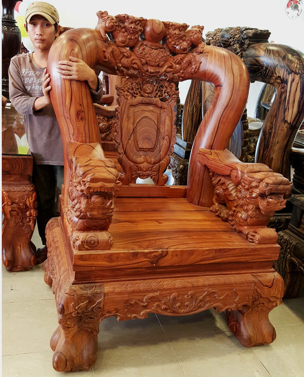 Bộ bàn ghế gỗ trắc quý hiếm, Bộ bàn ghế gỗ trắc lớn nhất viêt nam