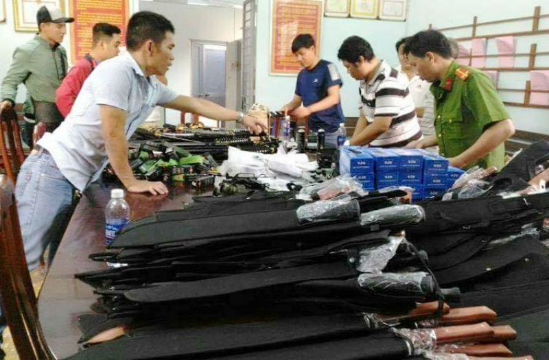 đường dây mua bán súng điện ở Sài Gòn, bắt băng nhóm buôn bán vũ khí, mua bán súng trên mạng xã hội