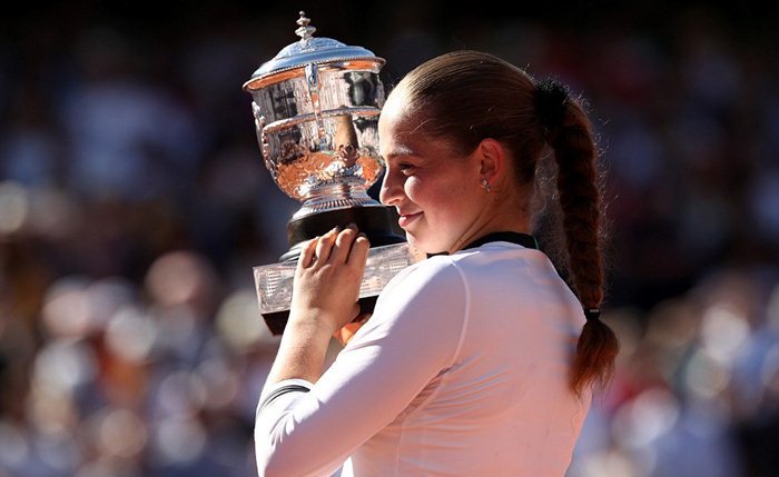 Roland Garros, Jelena Ostapenko, pháp mở rộng
