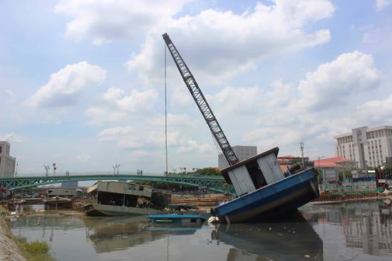 chìm sà lan, chìm thuyền, tai nạn, dự án chống ngập, Sài Gòn