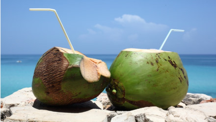 uống nước dừa, nước dừa, uống nước dừa đúng cách, cách uống nước dừa