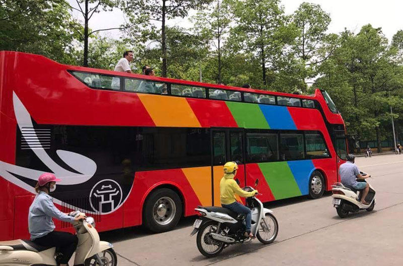 Xe buýt 2 tầng sặc sỡ lăn bánh khắp phố Hà Nội