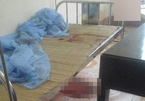 Chồng đâm chết vợ trên giường bệnh viện vì ghen tuông