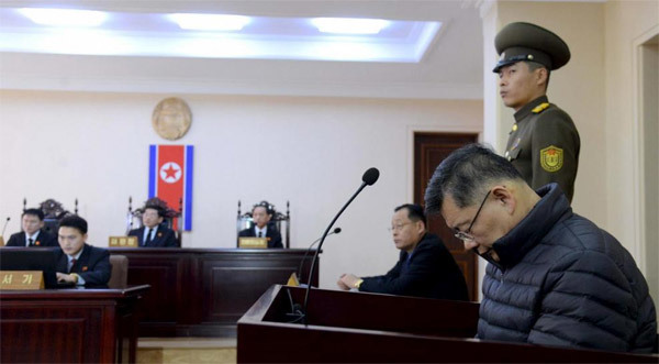 Hyeon Soo Lim hầu tòa ở Triều Tiên tháng 12/2015. (Ảnh: KCNA/Reuters)