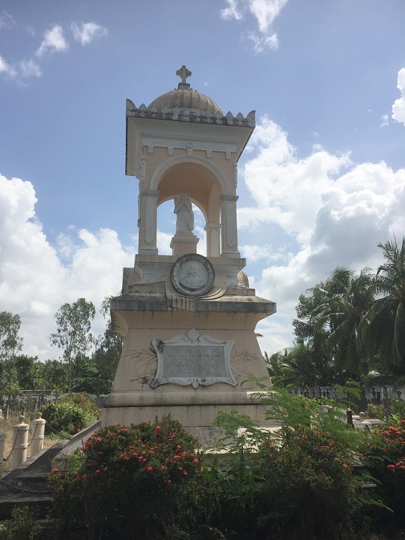 Nghĩa trang,Mộ chôn đứng,Trần Bá Lộc,Thực dân Pháp