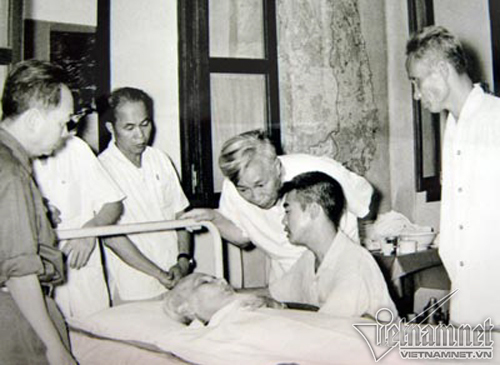 Bác Hồ, Chủ tịch Hồ Chí Minh, Trần Viết Hoàn