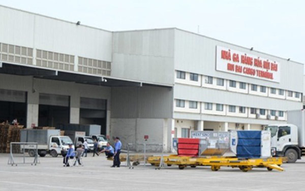 sân bay Nội Bài, xe đầu kéo, nữ nhân viên, Cảng vụ hàng không miền Bắc