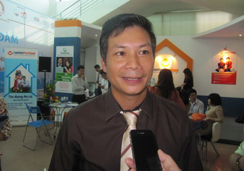 http://imgs.vietnamnet.vn/Images/batdongsan/2012/10/22/18/20121022180813_hungcen.jpg