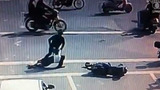 10 clip 'nóng': Thiếu nữ bị đánh tàn bạo giữa đường