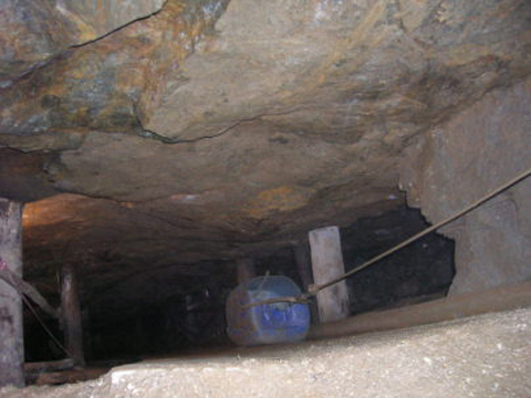 ATLĐ-  Ngạt khí, 3 phu vàng tử nạn trong hầm sâu