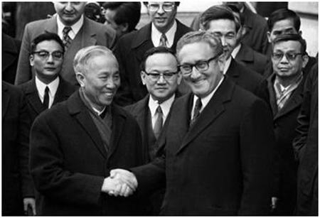 Henry Kissinger, Nixon, hiệp định Paris, David W.P. Elliott