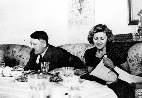 Margot Woelk, Adolf Hitler, phát xít, nếm thức ăn, hãi hùng