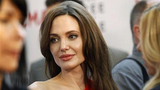 Angelina Jolie lên kế hoạch cắt bỏ buồng trứng