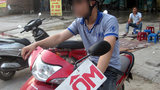 Kỹ sư xây dựng làm xe ôm kiếm sống qua ngày