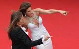 Quá sexy, Cindy Crawford "gây bão" ở Cannes