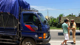 Biết CSGT phạt, vẫn cố tình chở quá tải