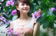 Ngắm thiếu nữ mơ màng bên sắc tím bằng lăng