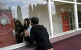 10 clip 'nóng': Muốn hôn nhận được cú đấm